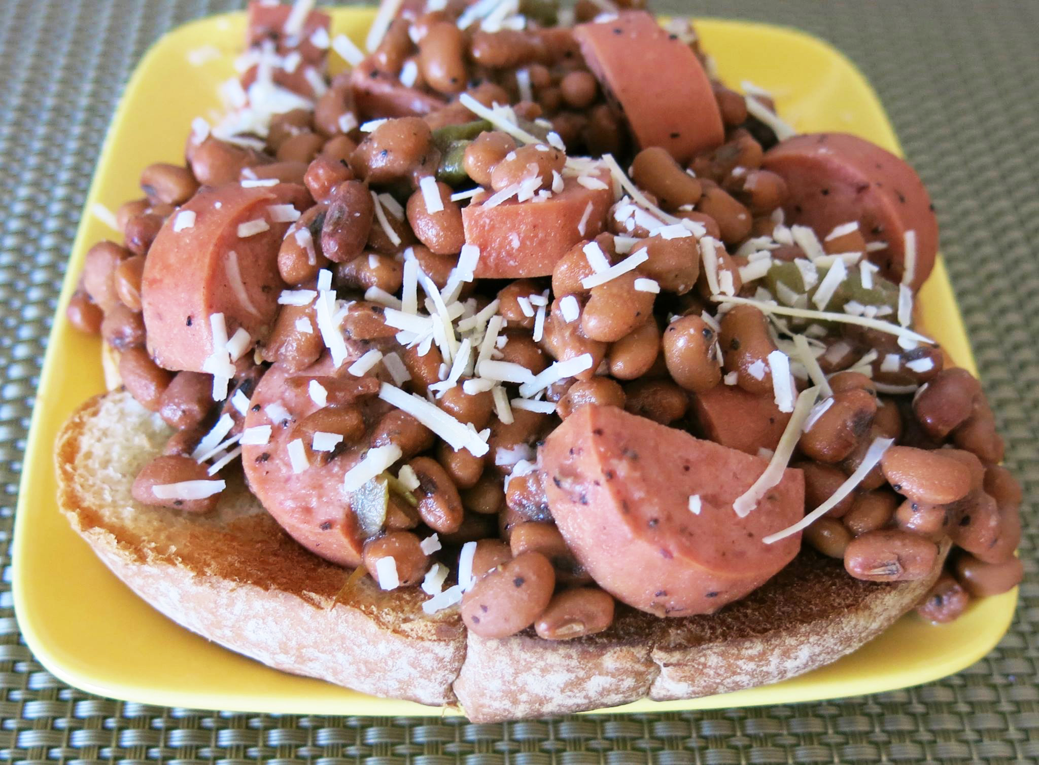 Beefy Field Peas & Snaps over Texas Toast